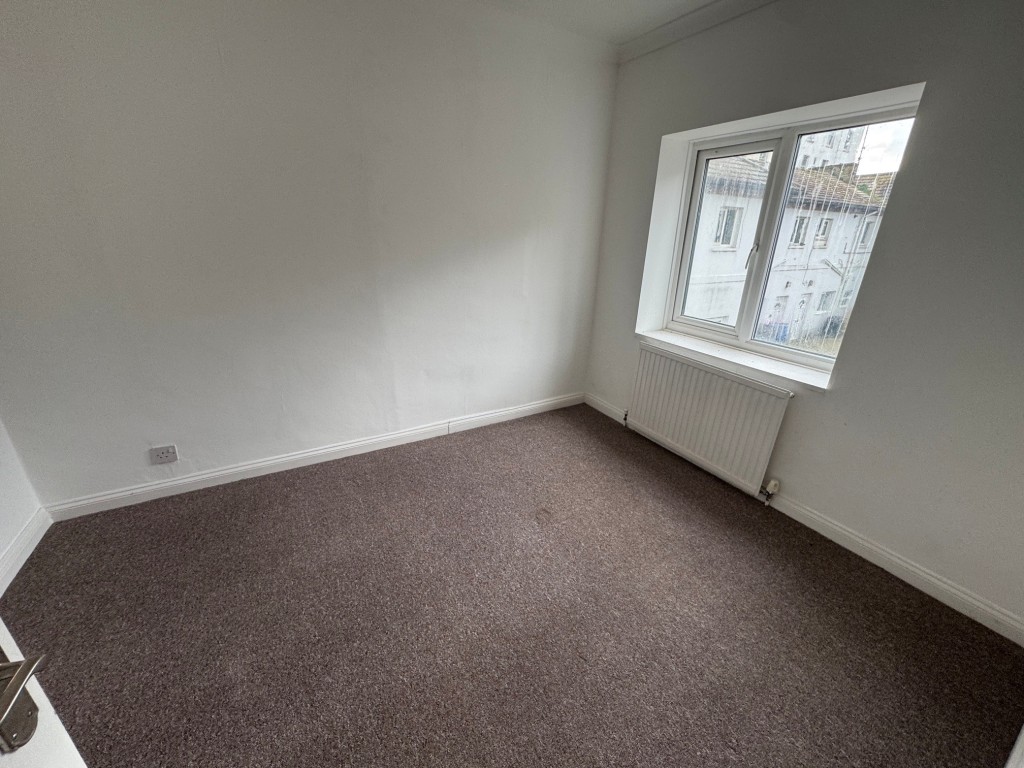 Lot: 103 - FOUR-BEDROOM SEMI-DETACHED HOUSE - Bedroom 3